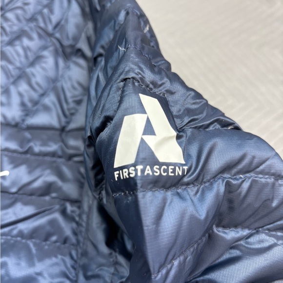 Eddie Bauer Men’s Navy/Red Puffer Jacket First Ascent Packable EB800 Size M - Picture 6 of 10